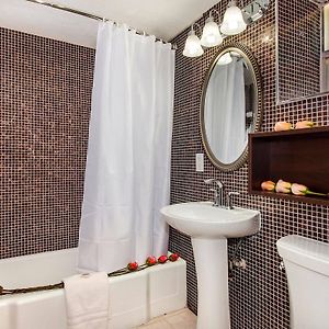 Honeymoon Suite Spa Bath